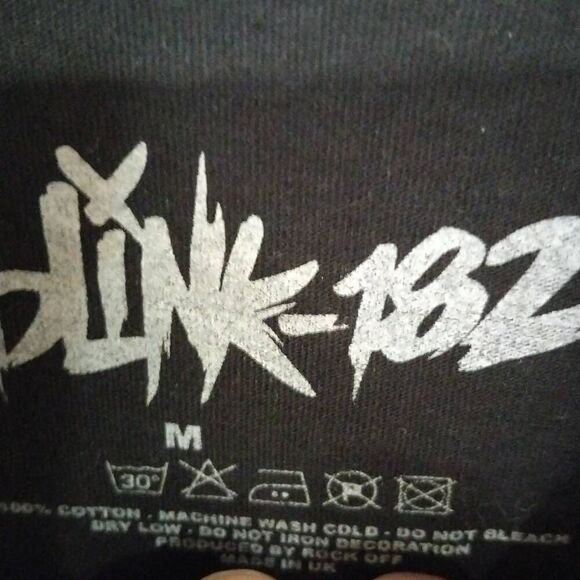 Blink 182 Smiley Face T-shirt Black and Medium NWOT - Picture 5 of 9